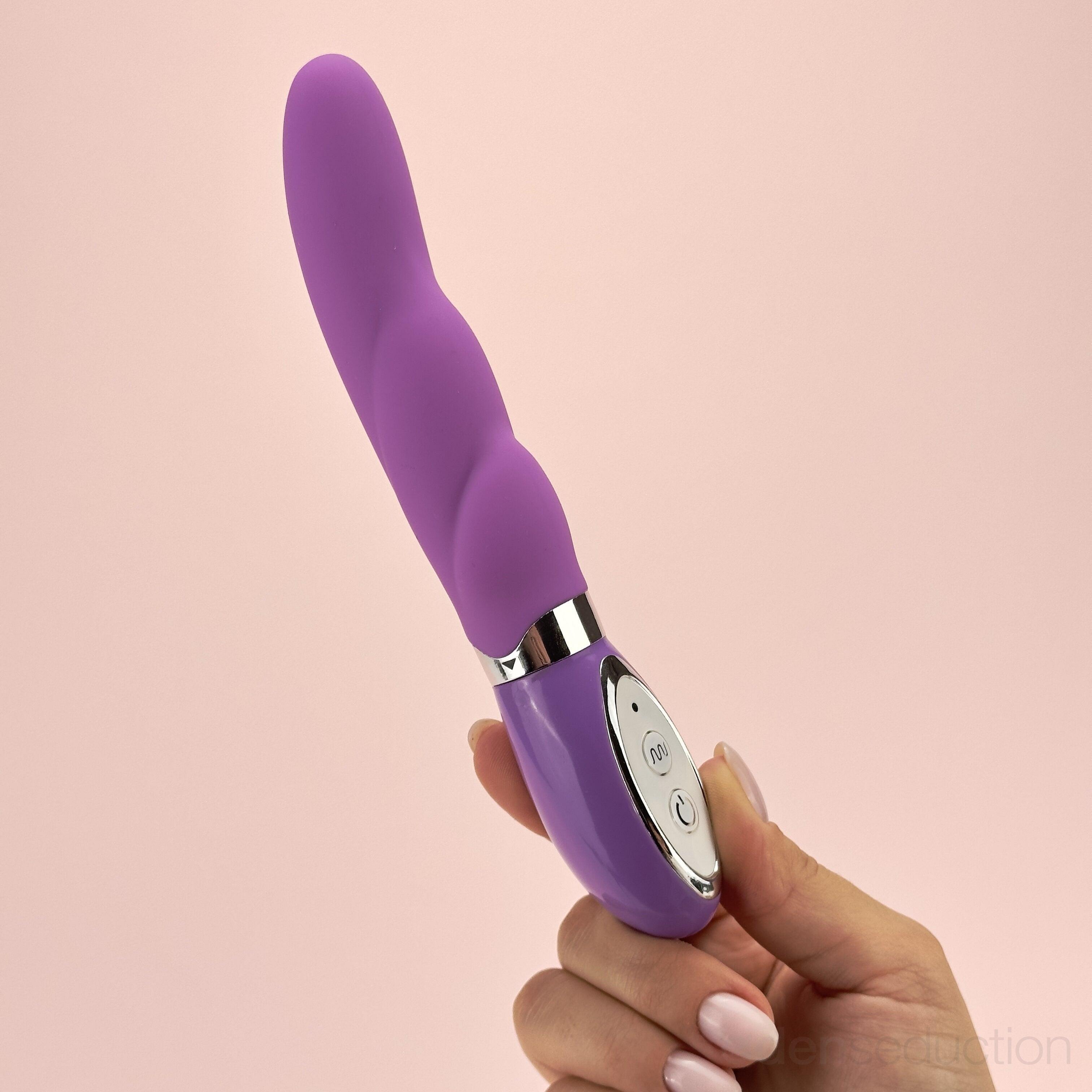 Silicone sassy G G spot vibrator - EdenSeduce