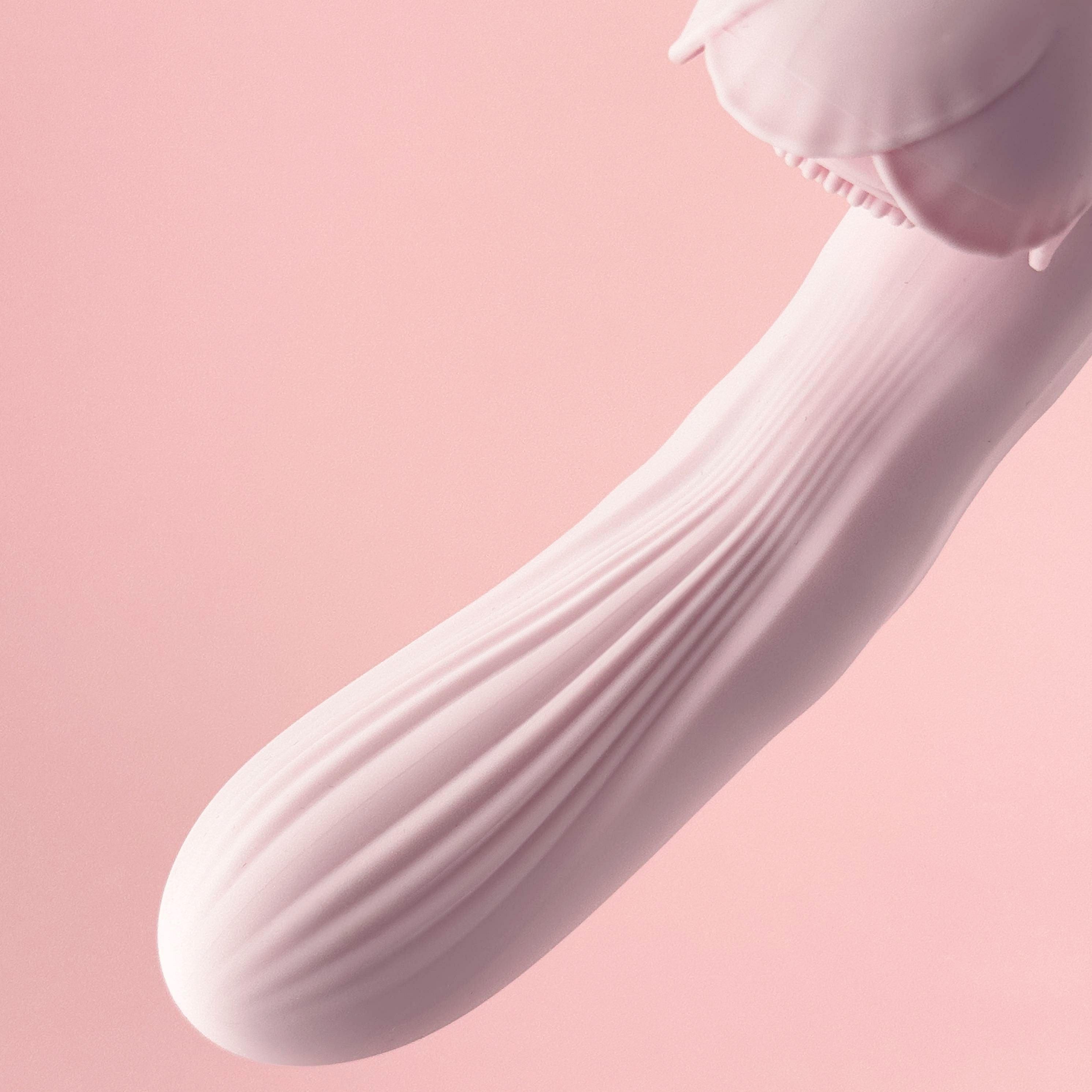 Sweet petals Rose rabbit vibrator - EdenSeduce